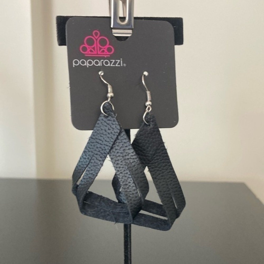 Paparazzi Textured Black Earrings